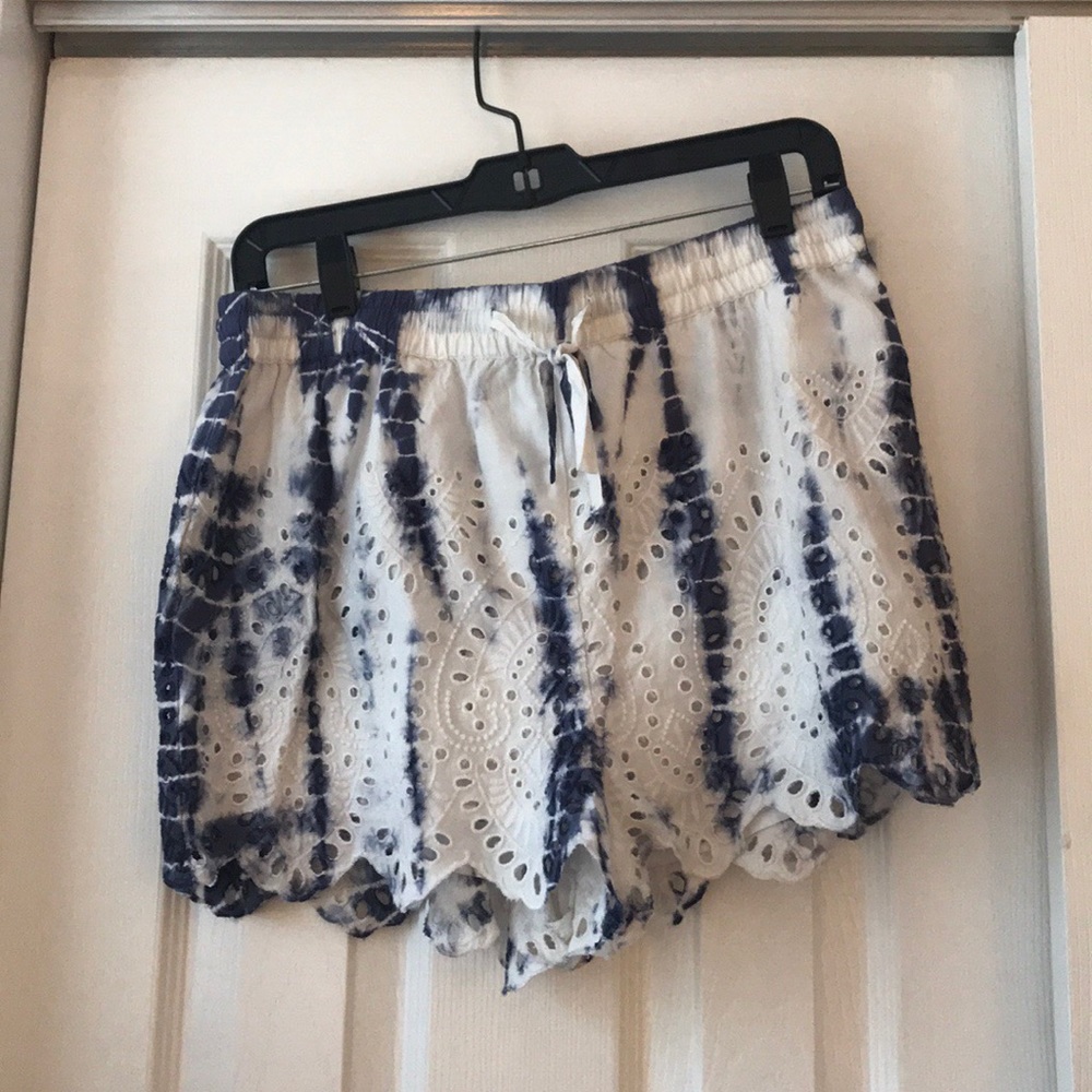 NWT - Topshop Scalloped Lace Shorts